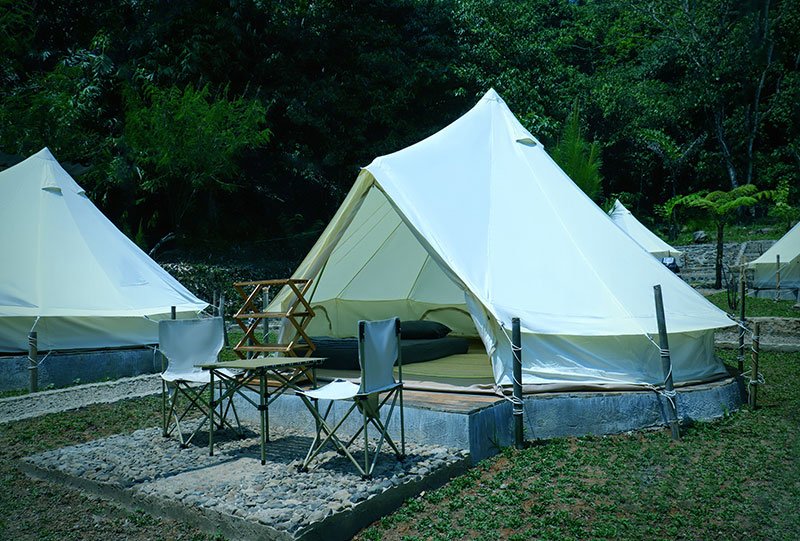 Galeri Bunihayu Forest - suasana hutan, sungai, dan area glamping